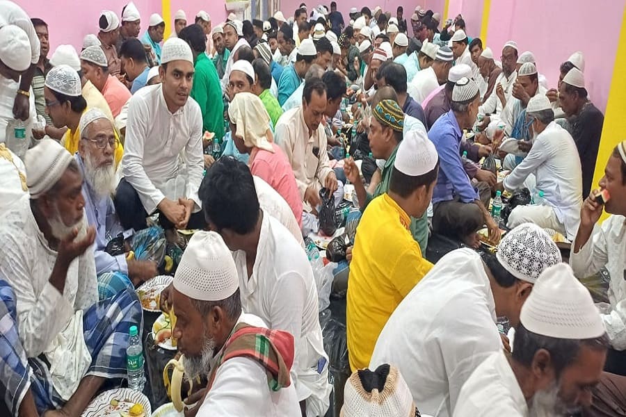 Trinamool Congress organized grand Iftar in Mathurapur on the occasion of Ramzan
