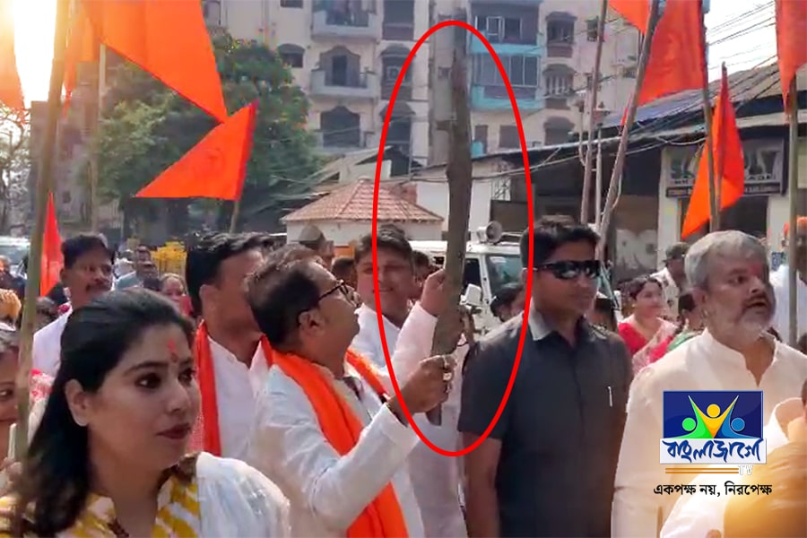 BJP workers in procession with swords, arms in procession of BJP candidate in Howrah