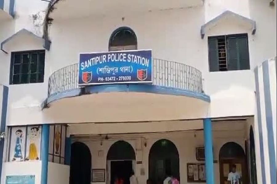 Adventurous robbery in Shantipur on the chance of the house being empty
