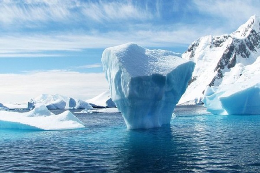 The ice is melting in the Arctic Ocean! What is the reason?
