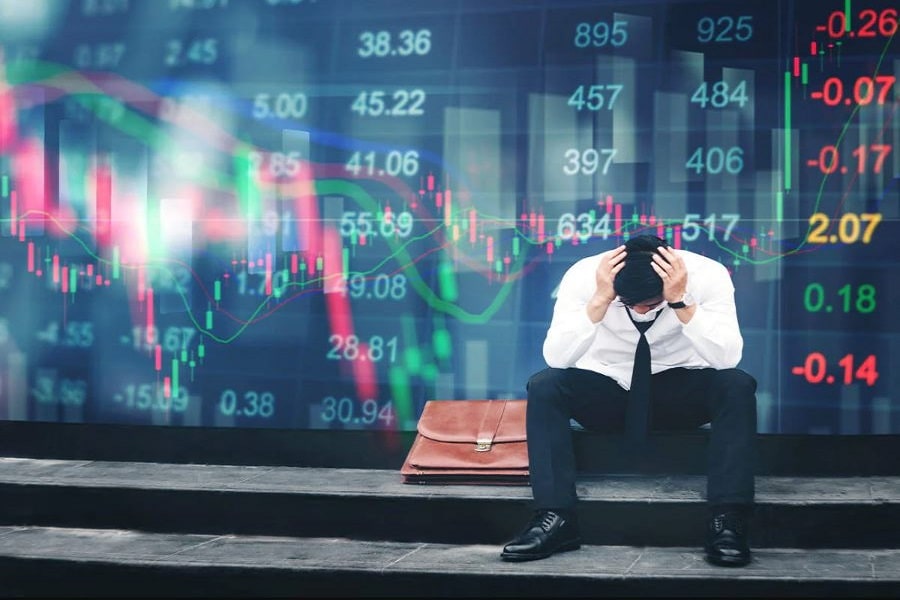 Massive collapse in the stock market, investors in the face of losses