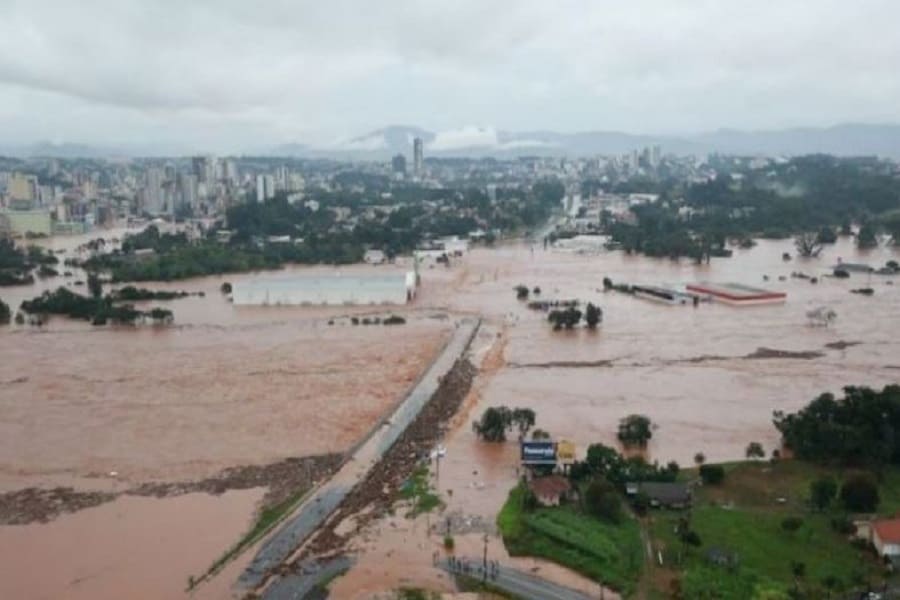 Brazil Raining: Floods and landslides spread in Brazil 57