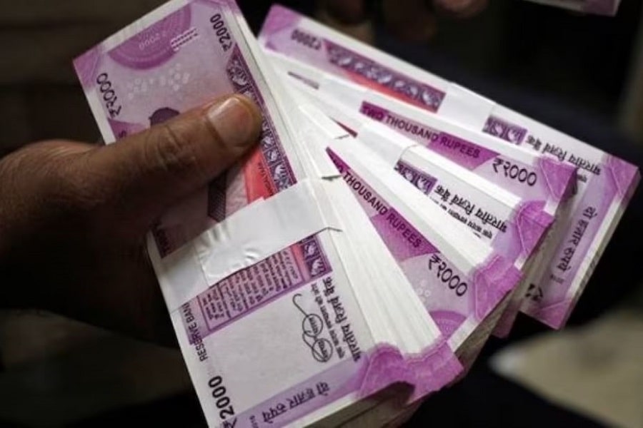 BSF: Bangladeshi couple arrested with 78 illegal 2000 notes at India-Bangladesh border