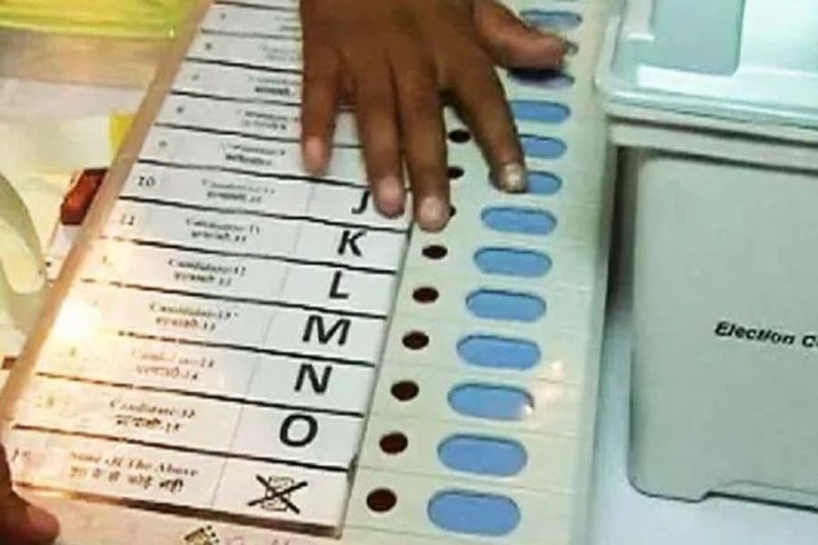 At the beginning of Vot-Panchami, EVMs malfunctioned at a few places