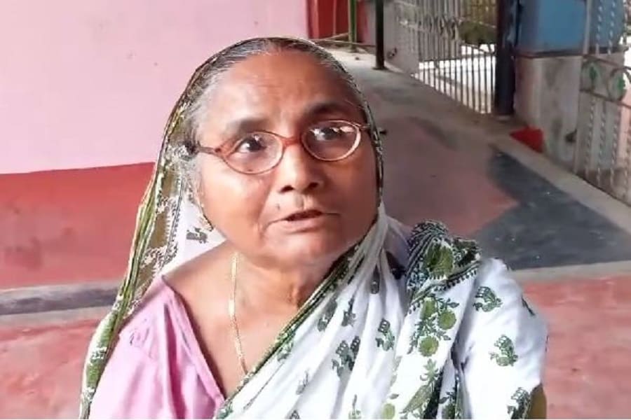 The old woman left home due to the torture of her children