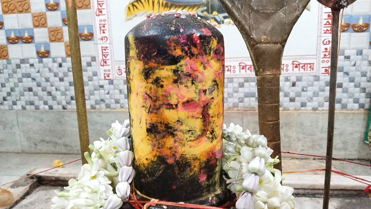 Hooghly: OMG! Mahadev's image appeared on Shivlinga, watch the viral video