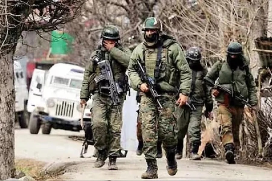 Terrorism again in Kashmir before Lok Sabha elections, two militants died in a fight