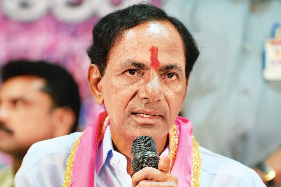 BRS president KCR has been banned from campaigning for Lok Sabha elections 2024 for 48 hours