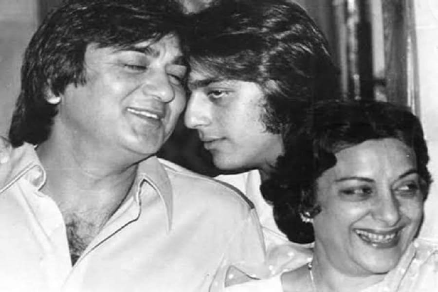 Sanjay's heartbroken post on Nargis's death anniversary!