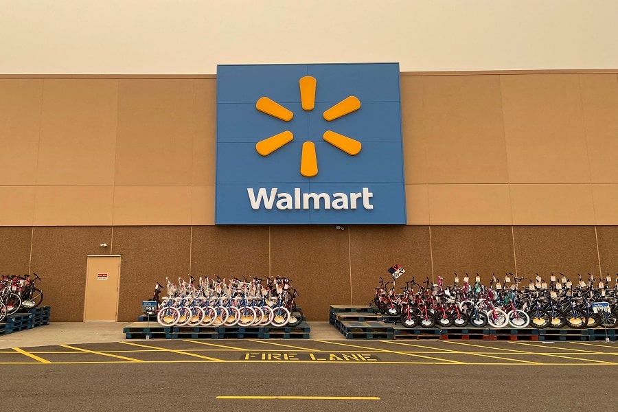 Bad news again in the world's corporate sector! Walmart is laying off hundreds of workers