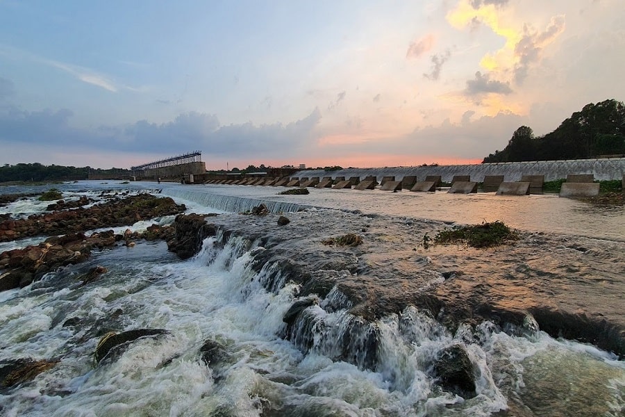 Visit the artificial reservoir Aniket Dam, an ideal weekend getaway destination