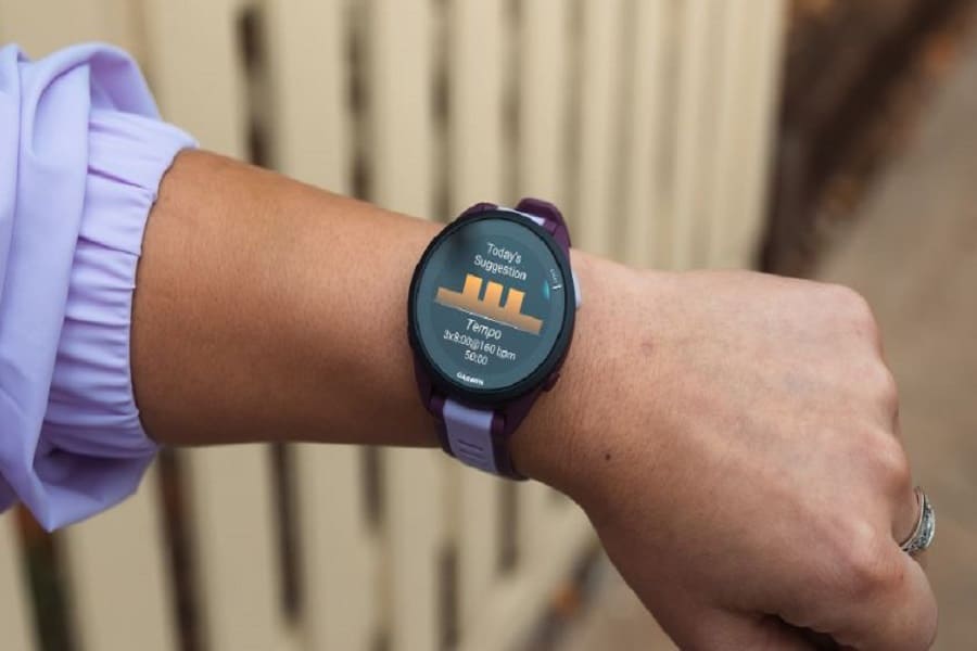 Garmin has launched a new model of smartwatch with GPS support for sports lovers