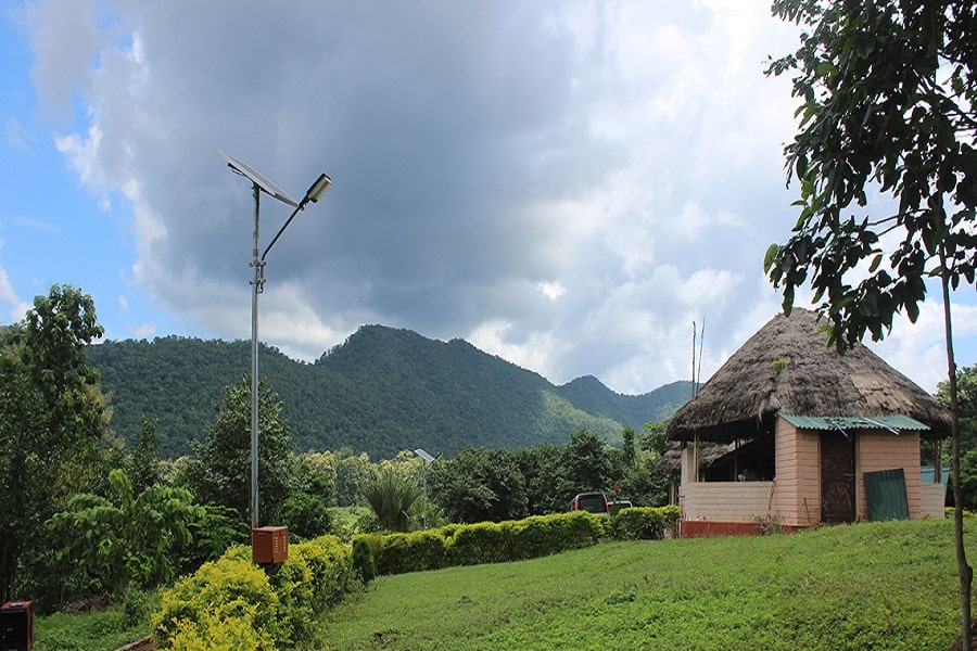 This monsoon, come to Tikartand village to enjoy the hilly beauty of Purulia, the land of red palash.