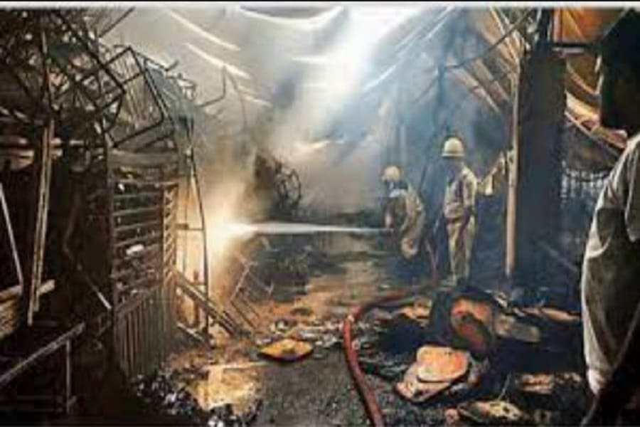 A devastating fire spread from the sofa factory to the entire residence, 3 dead Andhra Pradesh