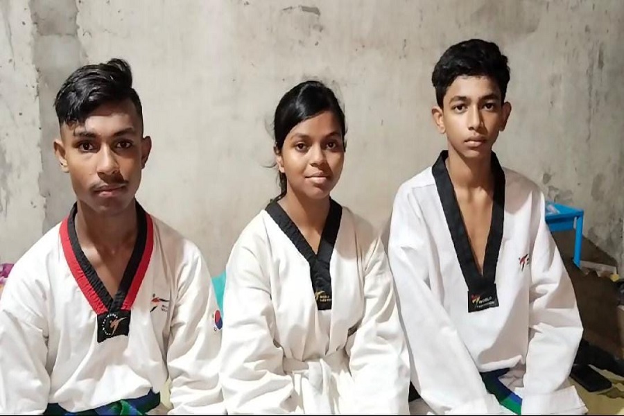 Malda school girl won second place in state level taekwondo competition